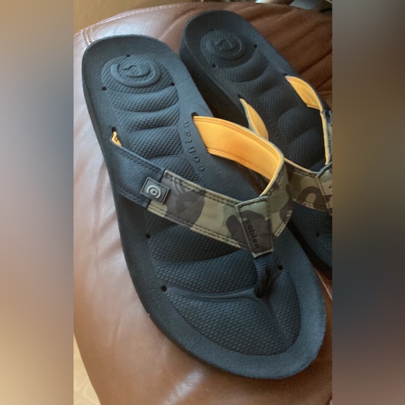 Cobian men’s camouflage, sandals, flip-flops size 13 new - Picture 2 of 7